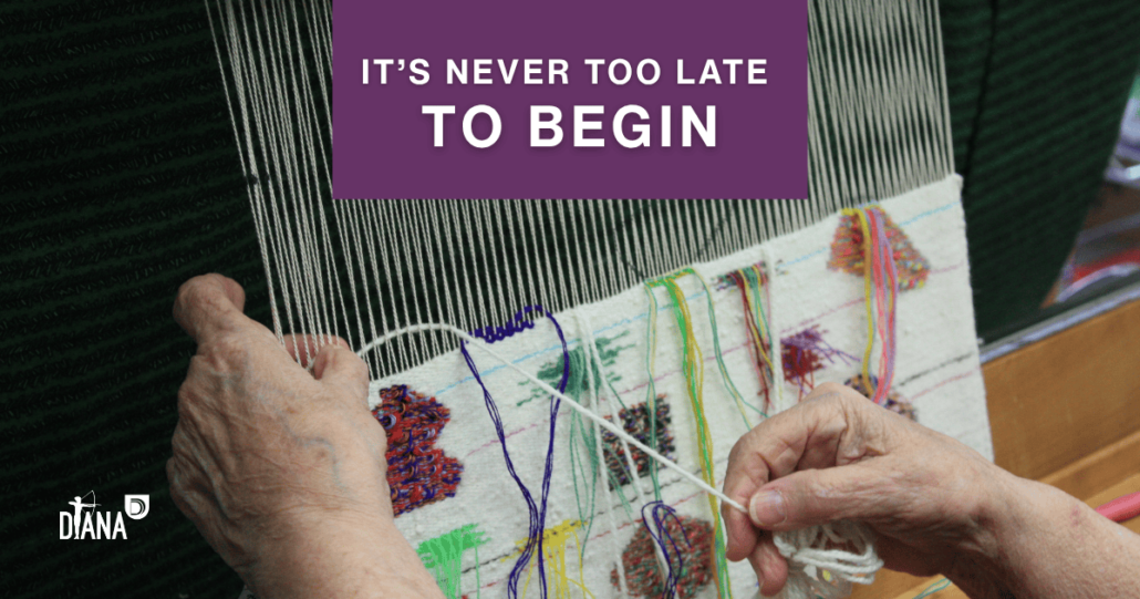 Hands weaving a textile wall hanging by artist Trish White from Tangled Threads.